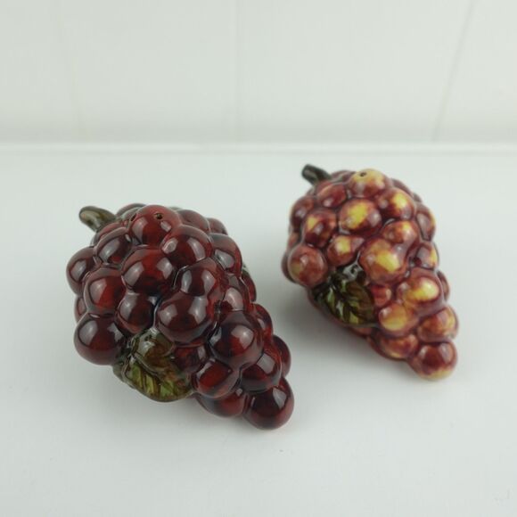 Grape Bunches Ceramic Salt & Pepper Shakers With Stoppers Vintage - Picture 1 of 14